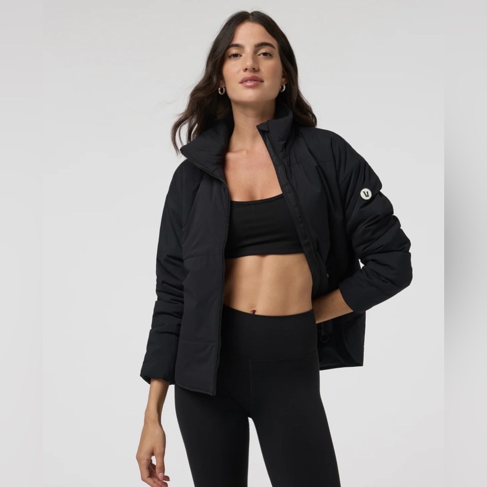 ▪️NWT Vuori Canyon Insulated Jacket in Black in Large - Picture 3 of 12